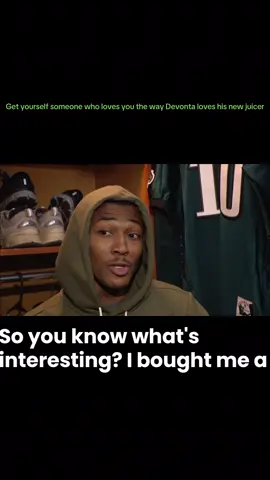 Devonta Smith LOVES his freshly squeezed juices. More gems like this Sunday Eagles Gameday Kickoff @nbcphiladelphia 