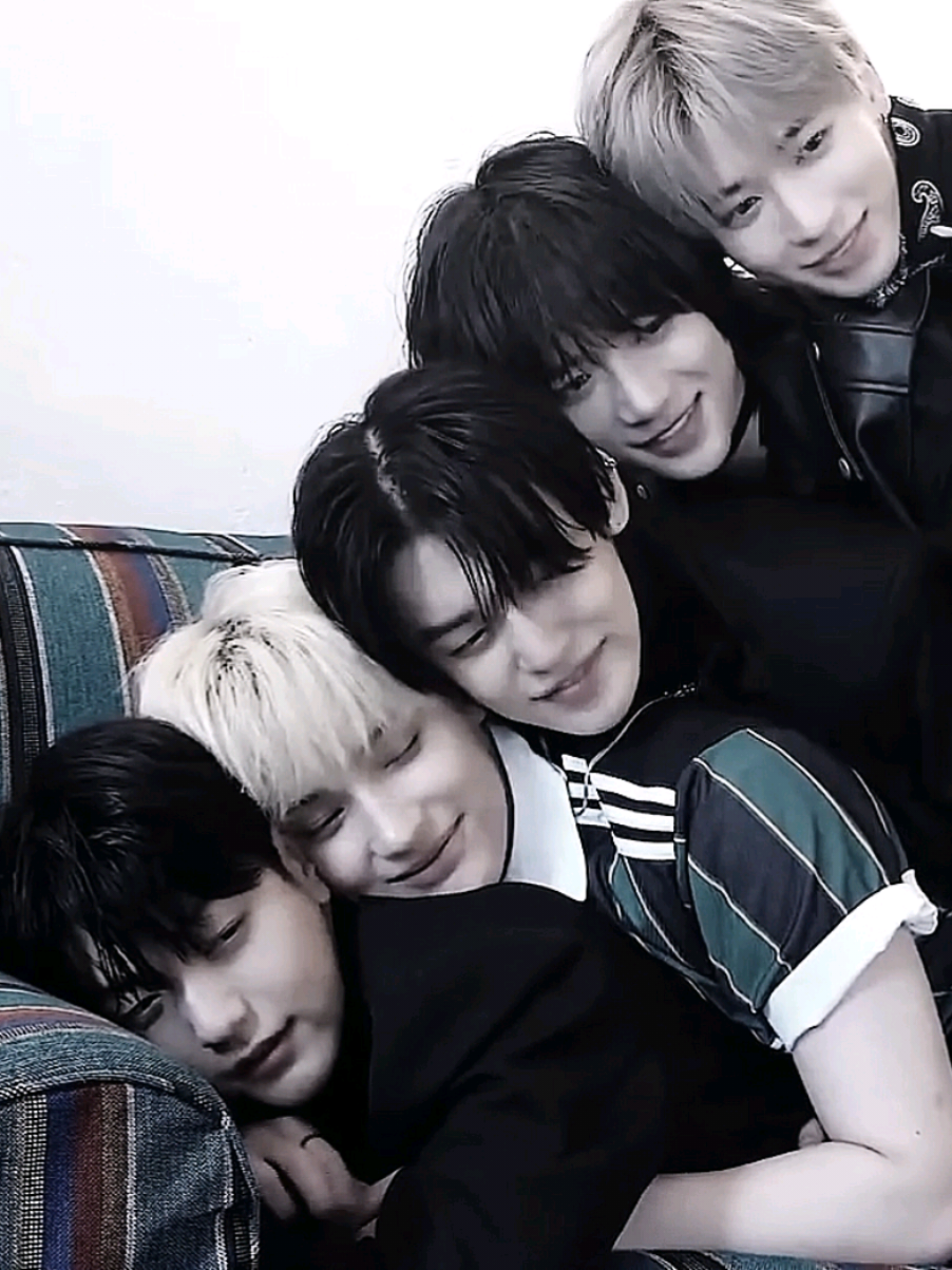 #TXT — my five stars i am so emotional rn hi i made this for my friend group <3 i love you guys so much you're literally the light of my life 😢 @mariam🤞🏽 @𝓟𝓮𝓷𝓷𝔂🤑 @katpinchfart @ells 🐟 scp ,, mine & some @lttegyu !!   #tomorrow_x_together #txtedit #ot5 #fyp 