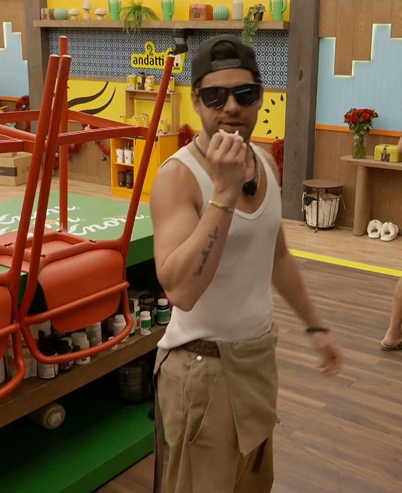 Cuentas: La Granja vip Y azteca UNO Redes: IG, X, FB, TIIK TOK, YT ¡Ellos se entienden! Mucho se podrá decir del team muro, pero este Momento andatti nos deja claro que siempre se la pasan bien.    #andatticonmigo @TiendasOXXO @andattimx www.oxxoandatti.com