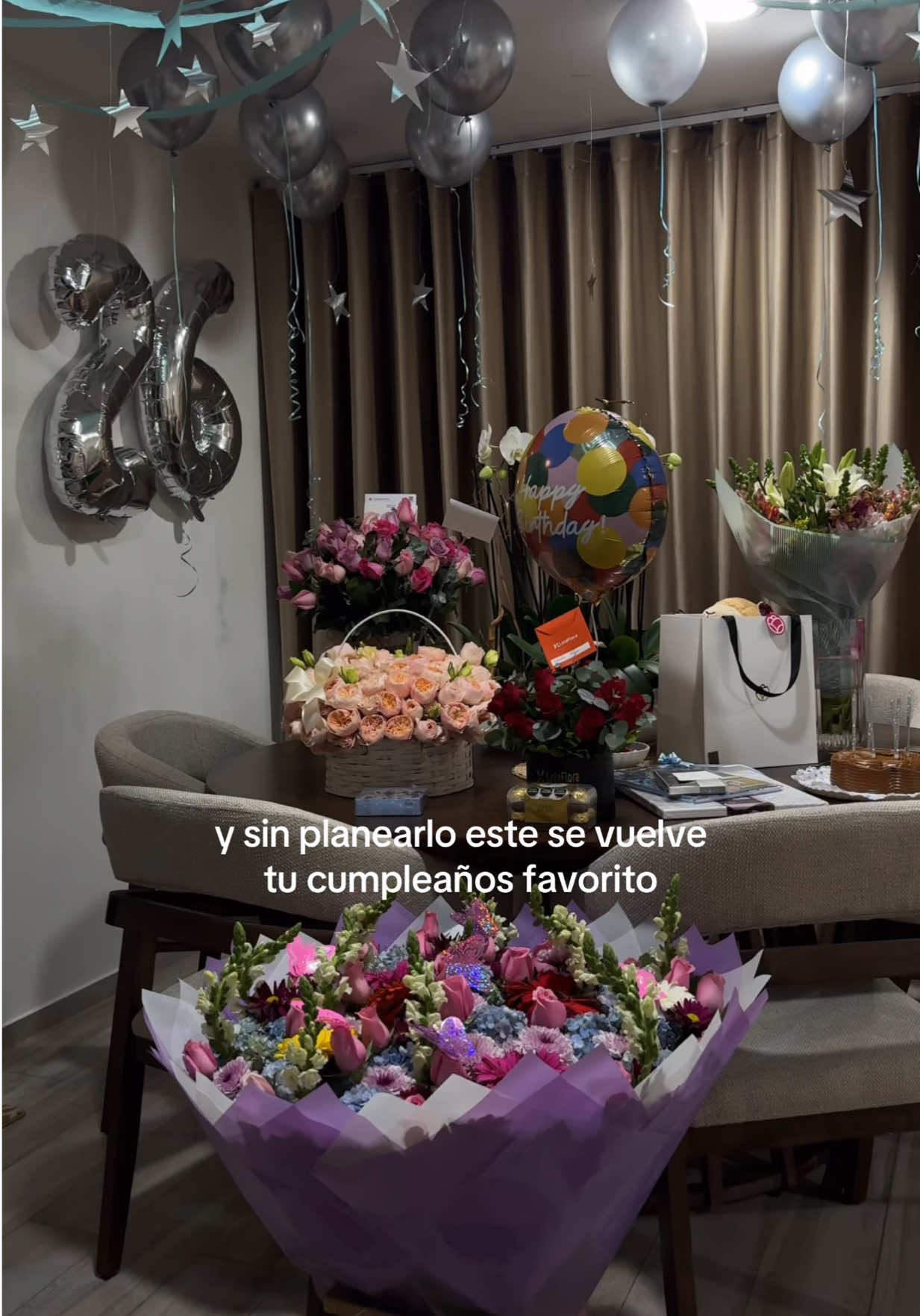 Agradecida con Dios y la vida por este cumpleaños que me tocó festejarlo trabajando y después de +19 hrs de grabar llegué a las 3am a mi casa con esta hermosa sorpresa de mi familia y amigos 🩷🫶🏻✨
