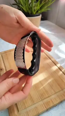 Dê uma olhada em Kit 1 A 3 Espremedores de Alho Manual Inox Amassador por R$8,88 - R$20,99. Compre na Shopee agora!  https://s.shopee.com.br/1LYUSASHTy..BYK-NMY-VAQ