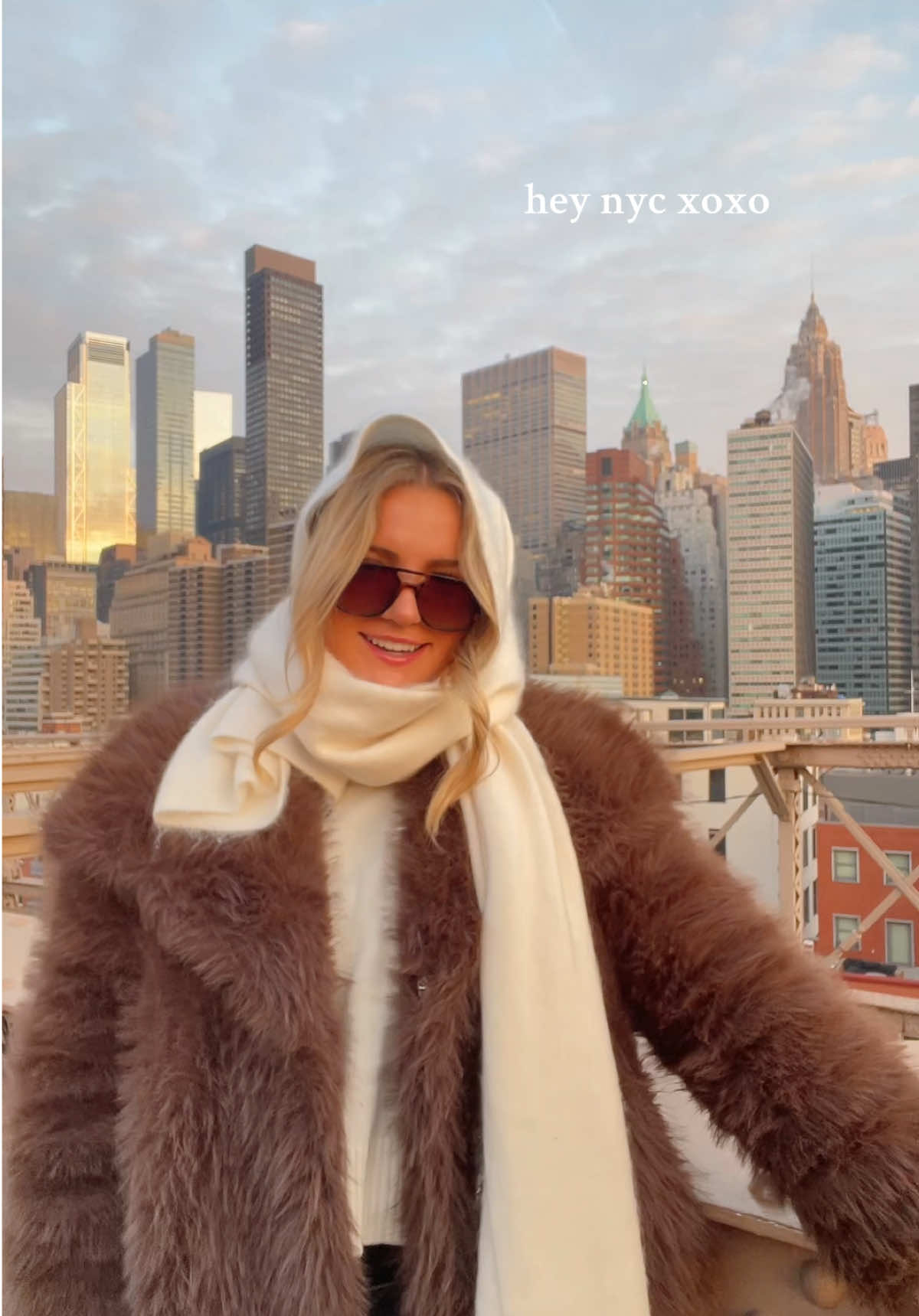 i’m in love with nyc✨ #brooklynbridge #nyc #travel #christmasinnyc #fitinspo 