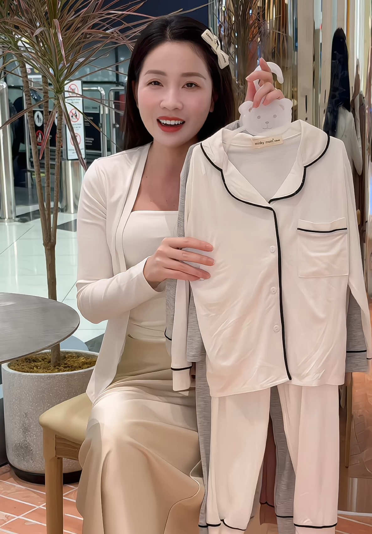 Nhà có con trai hay con gái thì mặc những bộ thun lạnh mềm mại, cổ pijama như này vẫn là chân ái luôn ạ #mesanoi 