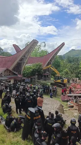 PENGADILAN NEGERI MAKALE TANA TORAJA MELKUKAN EKSEKUSI TONGKONAN KA'PUN KURRA, Jumat 5 Desember 2025