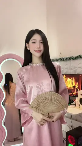 Mặc bộ nè chụp tết thì sang hết ý 