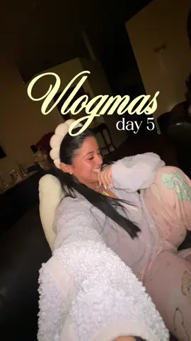 Never again being in the car for that long omg. I’m gonna have to figure out how to have my cat fly #Vlogmas #christmas #Vlog #grwm #beauty 