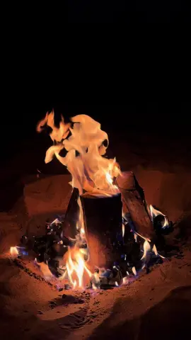 هناك أحس إنه روحي ترتاح، وأفكاري تصير أخف، وما أحتاج أشرح نفسي لأحد. بعيد عن الناس… أكون أنا، وبس بدون حاجة للتظاهر والتوتر ممكن اقول. مجارات البشر صعبة ويبغيلها طولة باااال وانا بالي مشغول فيني #اكسبلور #explore #الشعب_الصيني_ماله_حل😂😂 #fyp #عيدالاتحاد #ليل #بر #حطب_ونار🔥 #الامارات #نصايح #ريفو #foryou  