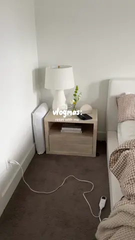 every single week I clean my entire house and as usual, I’m taking you with me 🙂‍↕️✨ happy vlogmas day 5!  also, not sure how I feel about the captions… do you guys typically activate them on your phone or read them on screen?  #Vlogmas #cleaningroutine #cleaningtips #resetroutine #cleaningproducts  @onequince @Brooklinen @H&M HOME @SoftFrame @Shark Home @The Laundress @dedcool @Biom Wipes @Clorox @Clorox Scentiva @OxiClean @Anthropologie @Sprayway @THE OUAI @brawny @Scrub Daddy @Dawn Dish 