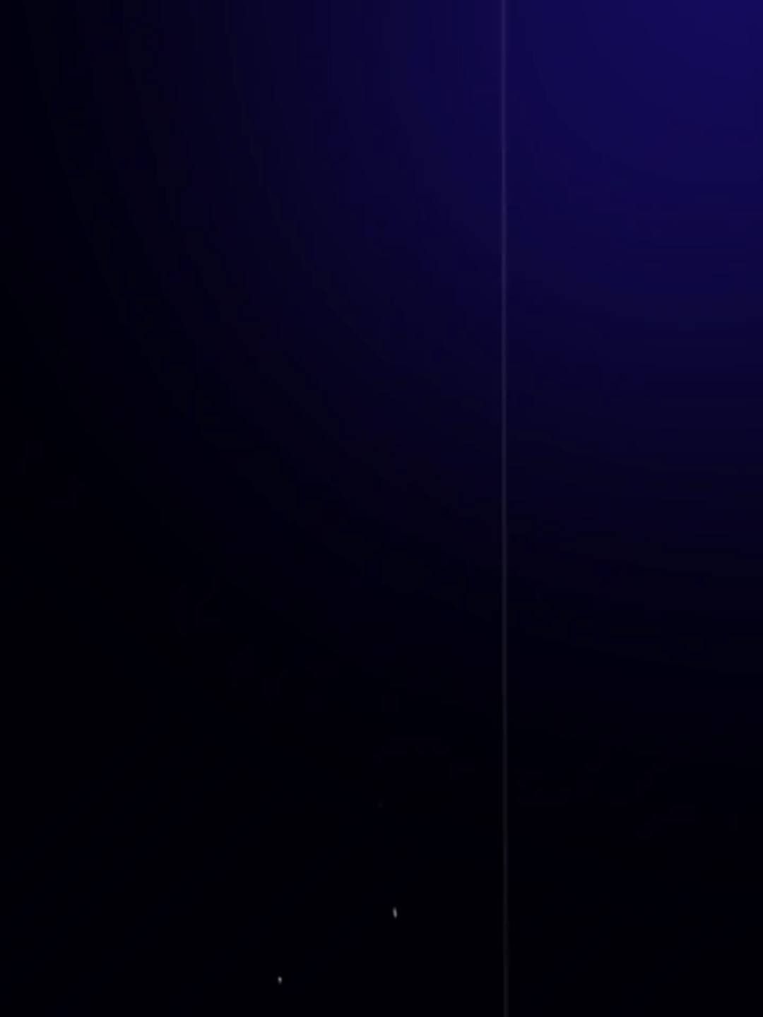 Bupati Aceh Selatan, Mirwan MS, menjadi sorotan publik setelah diduga berangkat menunaikan ibadah umrah pada Selasa, 2 Desember 2025. Keberangkatan ini menimbulkan polemik karena terjadi hanya dua hari setelah ia menandatangani surat ketidaksanggupan pemerintah daerah dalam menangani banjir dan longsor yang melanda 11 kecamatan di Aceh Selatan. Surat bernomor 360/1315/2025 yang ditandatangani Mirwan digunakan Pemerintah Provinsi Aceh sebagai dasar penetapan status darurat bencana. Dokumen tersebut menjadi kunci agar penanganan bencana di Aceh Selatan dapat diambil alih provinsi. Penjelasan mengenai fungsi surat itu disampaikan oleh Plt. Sekda Aceh Selatan, Diva Samudera Putra, pada Minggu malam, 30 November 2025. Menurut Diva, surat ketidaksanggupan merupakan syarat administratif dari Pemerintah Provinsi Aceh untuk mempercepat penanganan bencana secara terstruktur. la menegaskan bahwa dokumen itu bukan bentuk pengabaian, melainkan dukungan kabupaten kepada provinsi agar respons bencana dapat berjalan lebih cepat dan efektif. #viral #fypage #bupatiaceh #trending #Banjir