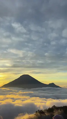 Bukit sikunir 6 Desember 2025  #bukitsikunir #dokumentasiwisatadieng #wisatadieng #jasafotodieng #fotograferdieng 