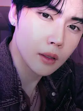 manifestando q yun haga este trend 🥰 apenas me di cuenta q se ve estreñido digo enojado en uno de los clips 😁😐  #yun #yun_tuyo #yujiung #yunedit #lamamadelamama @Yun 