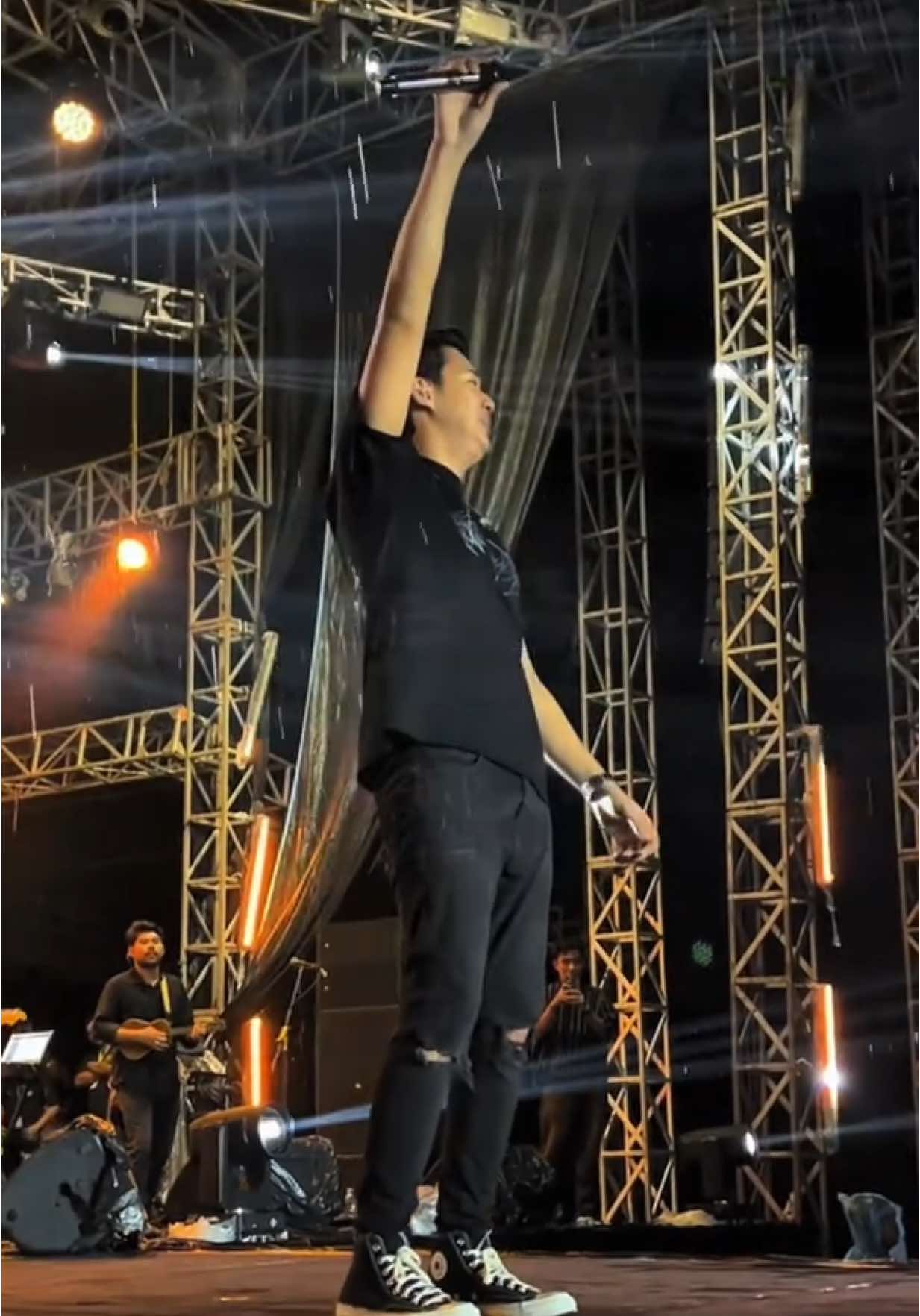 Maturnuwun yang sudah meramaikan sound #akhirtahun #masdddho 