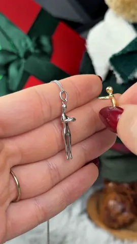 This necklace represents the eternal embrace between a mother and her child a bond of unconditional love, protection, and connection that lasts a lifetime #giftformom #momlove #christmasgift #jewelry #USA 