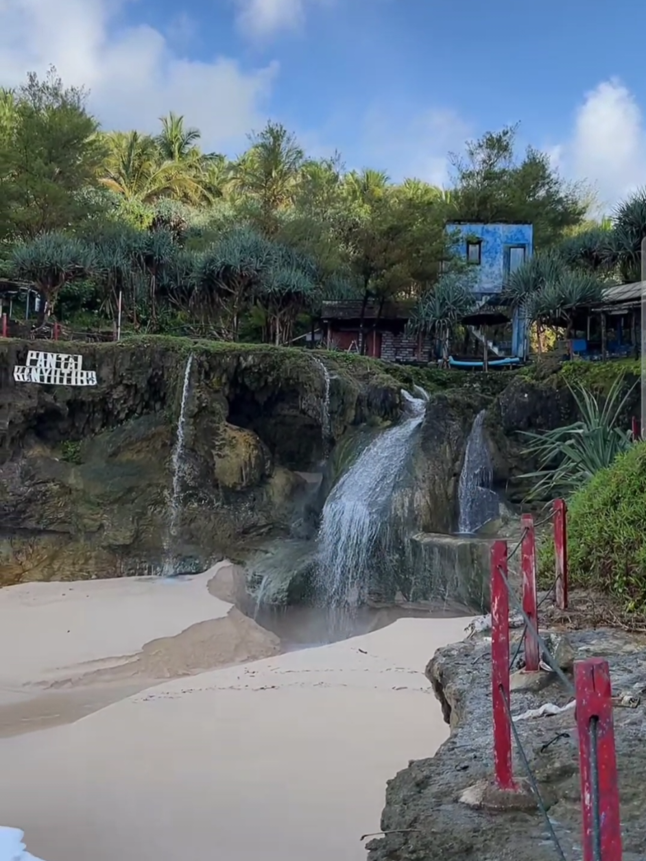 >> Pantai Banyu Tibo...  #cahwonogiren #fyp #viral #banyutibo #tiktokerwonogiri 