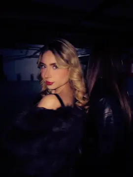 blonde & brunette 😚 @Medina #karentorres #mexico #parati 