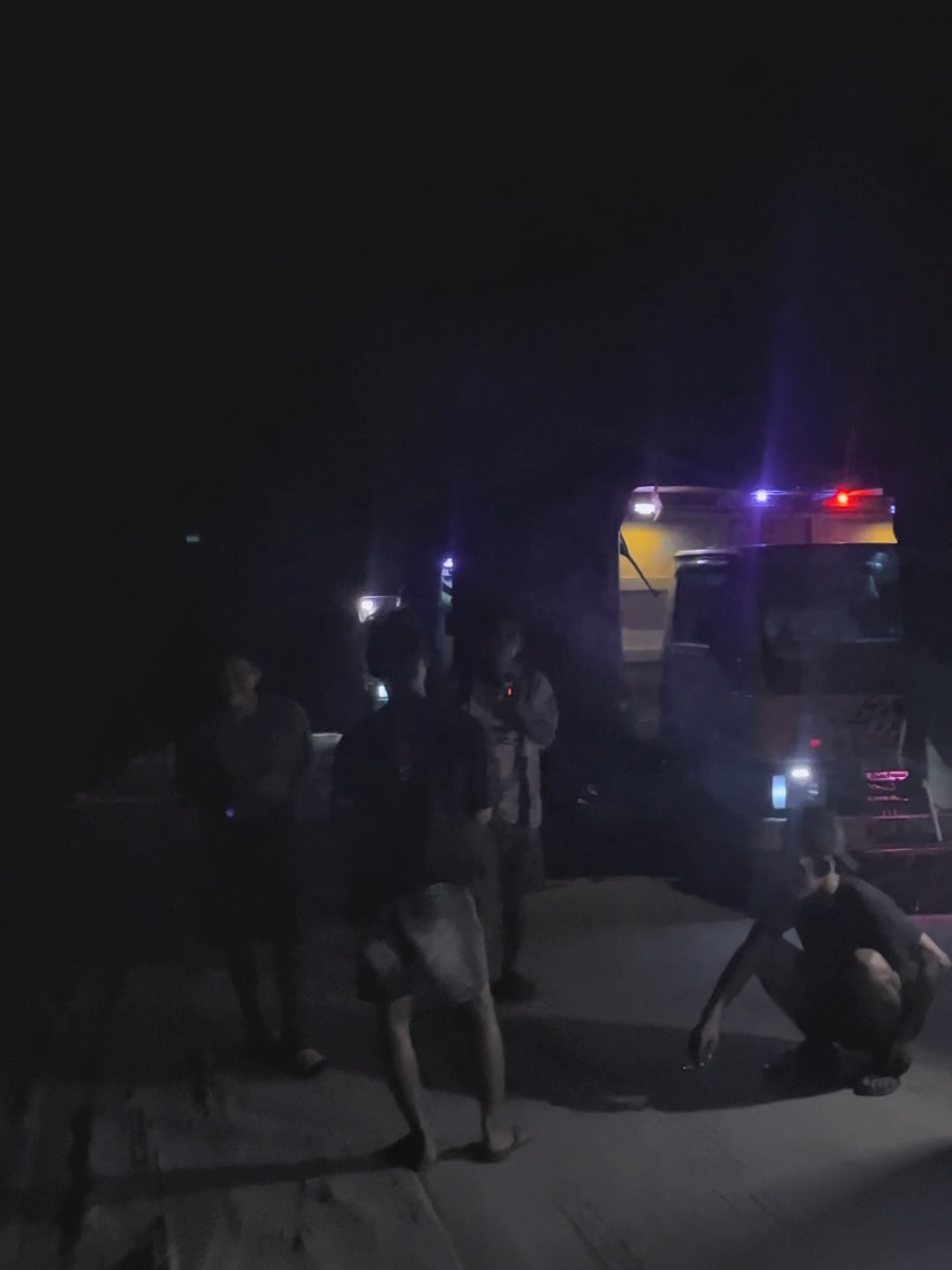 jam malam kunok e😅 @Regi @Herdi @@bebankeluarga @aku_sape_y  #fyp #4u #drivermuda #pasirbalap #storytruck 