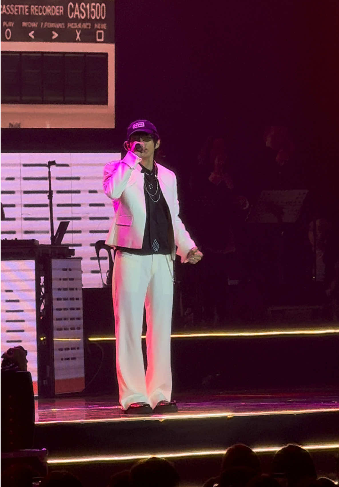 Congratulations to whoever is getting this every night!! ILY ARTHUR #arthurnery #raaa #concert #isalang 