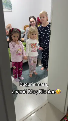 Dacă au fost cuminți și au spui poezii,a venit mosul la copilași😜#mosnicolae #tik_tok #copiii #fericiremare#tik_tok 