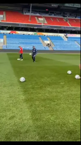 جلال حسن من يلعب  ضد هالاند😂✌🏾😄#العراق🇮🇶❤️ #كاس_العالم 