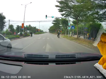 Toàn cảnh tai nạn sáng nay 6/12/2025 các cụ k gánh được nữa rồi. Khu công nghiệp bá thiện 2 vĩnh phúc