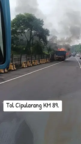 Terbaru pukul 08.00 pagi ini di Tol Cipularang KM 89. #kecelakaan #cipularang 