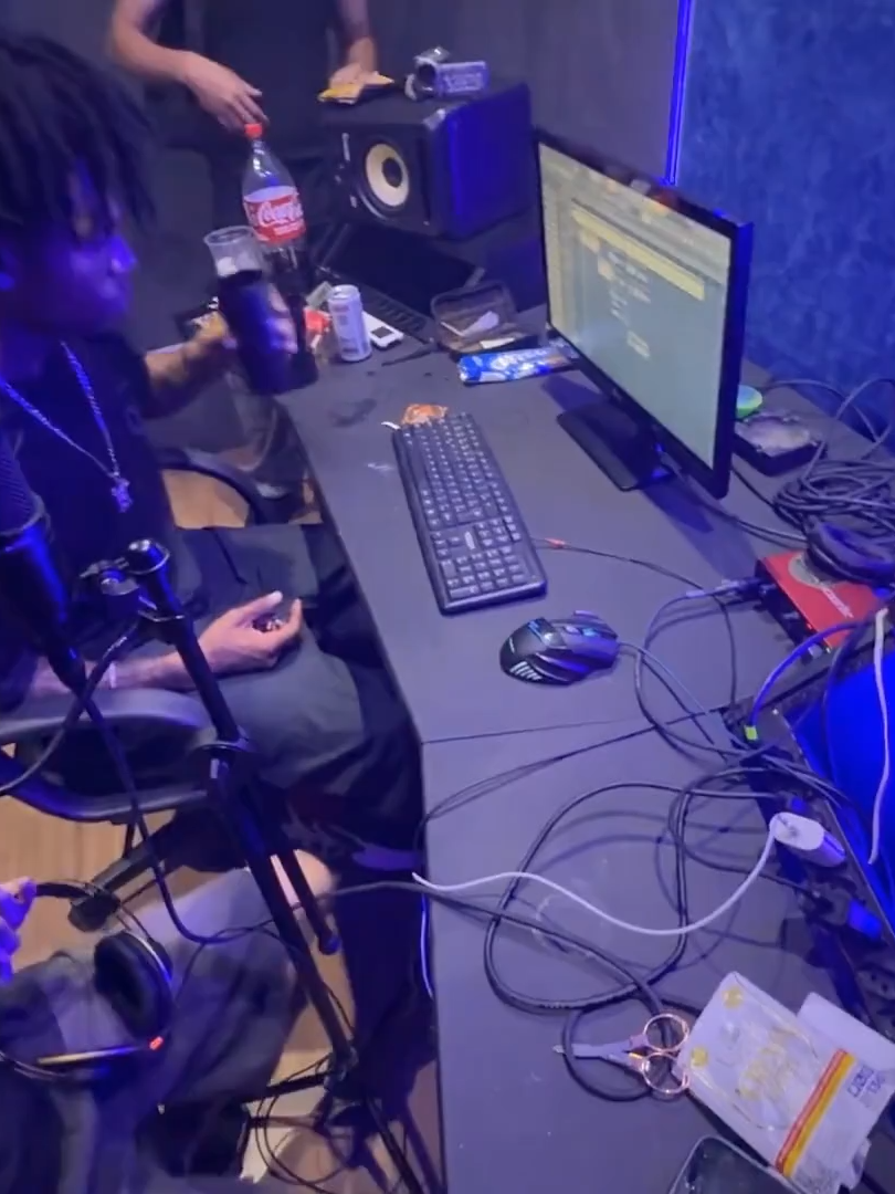 Parte do Fontinnele na musica do Kosky com o Fabgodamn . . . . . #kosky #xiteyy #emilyferrer #koskynho #fontinnelerj #jonvlogs #CCXP #fabgodamn #30k