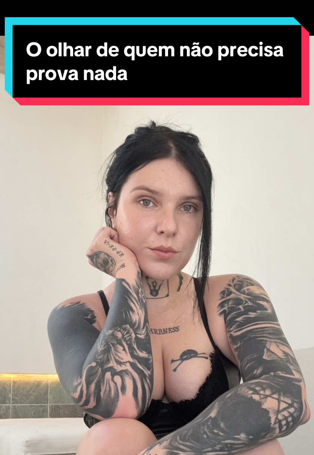 E aí, concordam ? #olhosazuis #blueeyes #tatuagem #altgirl 