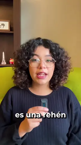 La dictadura salvadoreña envió un elocuente mensaje a sus críticos con la captura de Ruth López el 18 de mayo de este año: exigió silencio, que nadie se queje, que nadie alce la voz. A quien denuncie —decía el mensaje— la cárcel le espera. Hoy se cumplen 200 días desde la captura de Ruth López, salvadoreña, abogada, de 48 años, necesitaban callarla antes de que sus denuncias y verdades alcanzaran más oídos y antes de que su popularidad hiciera más difícil y costosa su captura. Por eso la detuvieron.