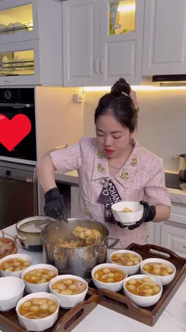 Củ mì hay còn gọi củ sắn  đem đi nấu chè mochi sắn dẻo là chỉ có ghiền thoaiiii mấy chị ơi