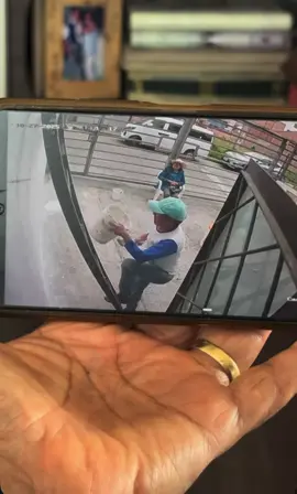 Después del susto vino el gusto 🤣🤣🤣🤣 #caida #meme #ecuador #abuelita #veloz 