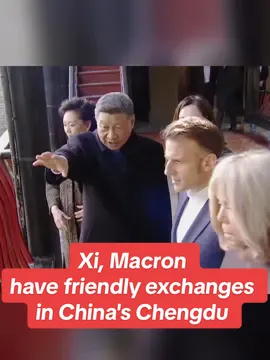 Chinese President Xi Jinping and visiting French President #EmmanuelMacron had friendly exchanges on Friday while visiting the ancient Dujiangyan water management system in #Chengdu, the capital city of southwest China's Sichuan Province. Built over 2200 years ago, the project still functions today, diverting flooding water and irrigating crops. #politique #france #chine