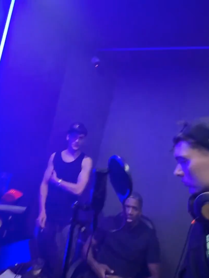 Parte do KOSKY na nova musica dele . . . . . . #kosky #xiteyy #emilyferrer #koskynho #fontinnelerj #jonvlogs #CCXP #fabgodamn #30k