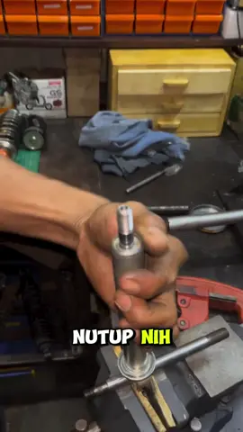 perbaikan shock belakang motor matik # otomotif #shockbreaker #mio
