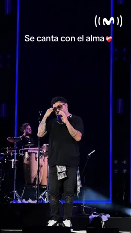 Hay canciones que unen a miles de personas 💜  @Cruzando el Charco  #CruzandoElCharco #MovistarArena #ShowEnVivo