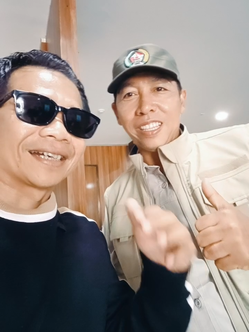 #CapCut atas nama cinta KDM memberikan tanda cinta pada warga Tapanuli Utara yg terkena bencana dan rumah nya hanyut dibawa banjir#bencanabanjir #omzeinbupatiaing #omzeinbupatipurwakarta #omzein #kangdedimulyadi 