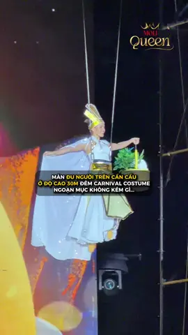 Mê mấy màn đu dây này quá mê! Quá ngoạn mục quá đẹp mắt #misscosmo #misscosmo2025bymoli #moliqueen #carnivalcostume #missgrandinternational 