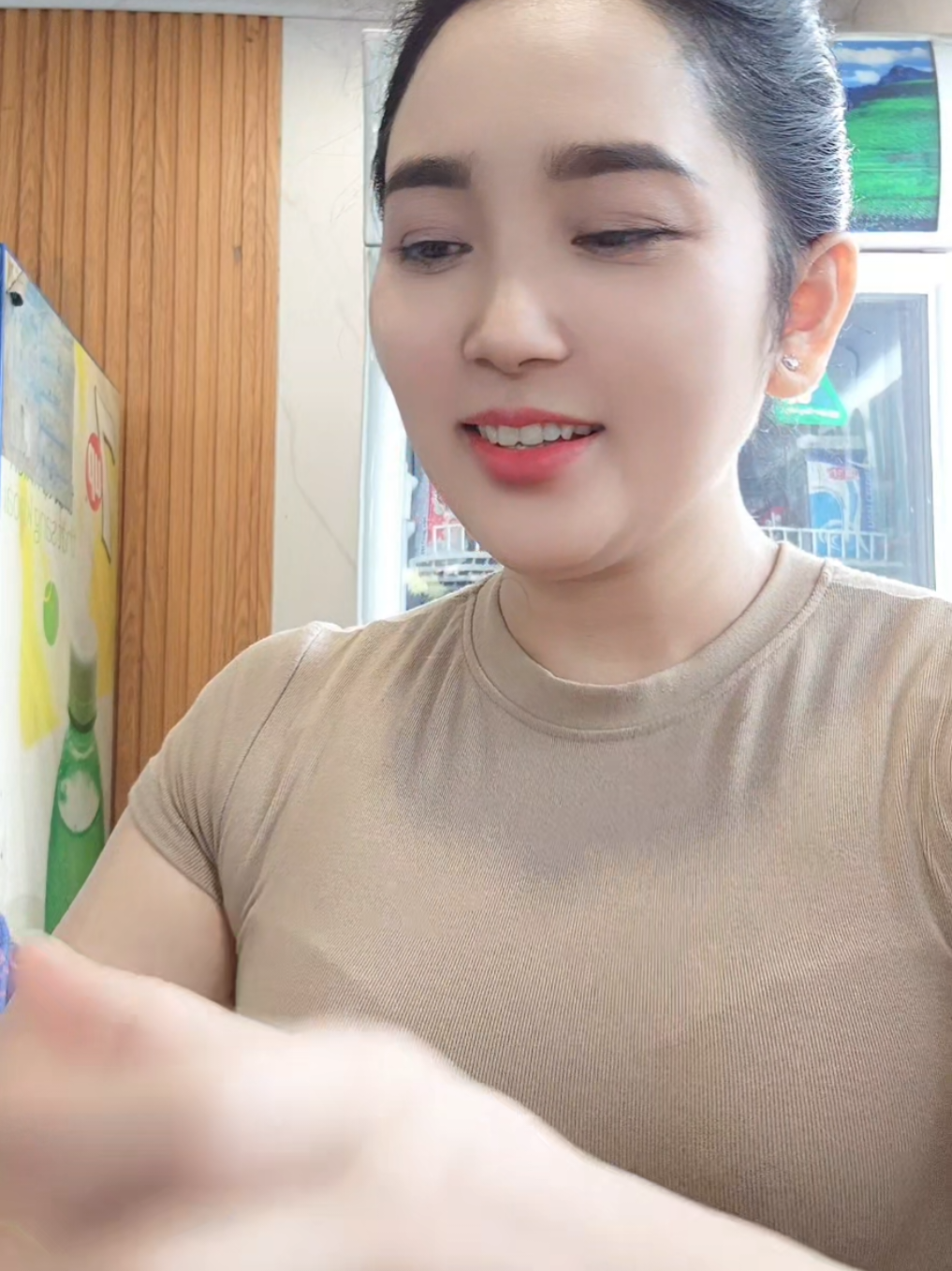 #trangtrang #phunusongtothon #cuocsongthuongngay #longervideos #nguoinoitieng  bỏ cơm dư mang tội, cô Trang mua bánh đa