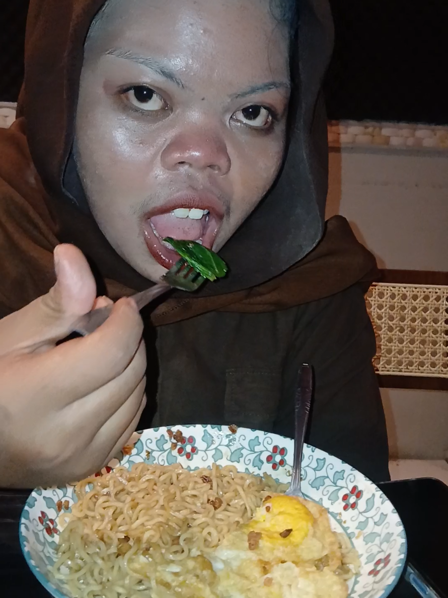 Jesika Usluk posisi lagek Kademen, Langsung jalok Mie Rebus😅 @hi.ini Jesika 🫧  #fyp #fypage #nongkrong #randublatung #blora24jam 