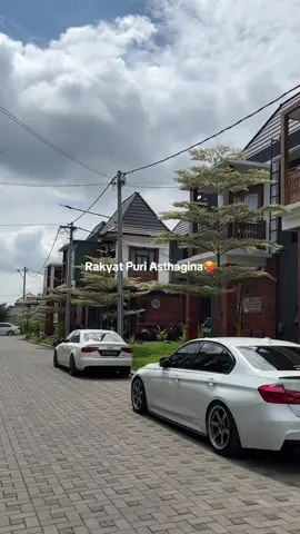 Bukan cuma juragan kosnya aja yg berduit, penghuni kosnya gamau kalah🥵  #puriasthagina #propertimalang #propertisurabaya #rumahmalang #fyp 