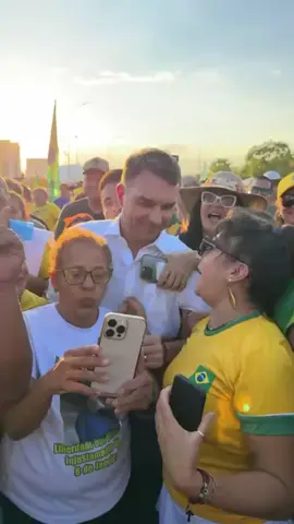 E meu candidato nem se candidatou direito e o povo já ama tmj 2026 meu voto é seu @flaviobolsonaro 💛💚🇧🇷 #flaviobolsonaro #flaviobolsorao2026