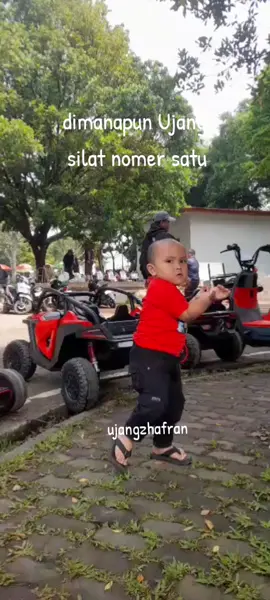 kalau udah hobi,tanpa disuruh pun Ujang langsung silat #ujangzhafran #sinarsiliwangibalebat