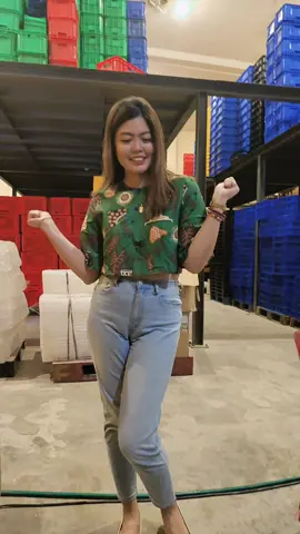 Feeling sexy talagang Babae na ito ui! Hahaha 🥰🤭☺️ #lokongtiktoker #onthisday #kiatlang🖤 #lifegoeson #WeekendVibes 