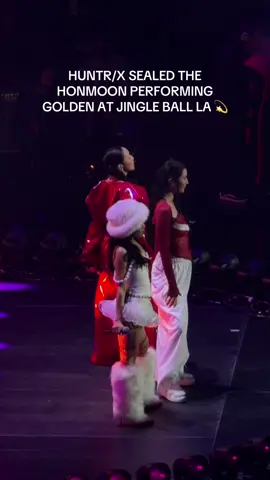 the crowd has cheered for huntr/x the loudest out of any performer im deaddd kpop demon hunters really is that b*tch #kpopdemonhunters #huntrix @KPop Demon Hunters Netflix @Netflix #jingleball 