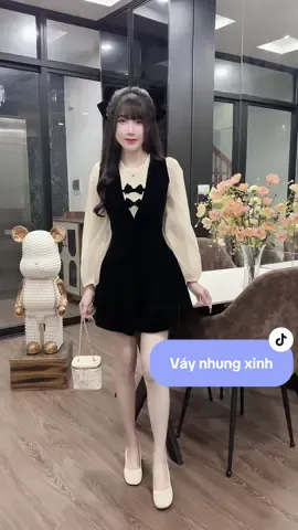 Chị em đã biết tết mặc gì chưa. Em váy Nhung này xinh yêu lắm mặc đi đâu cũng hợp nha, mặt lên tiểu thư dã man luôn Ý. Mieeeee #váy #vaynhung #vaydep #vayngan #vaytieuthu   