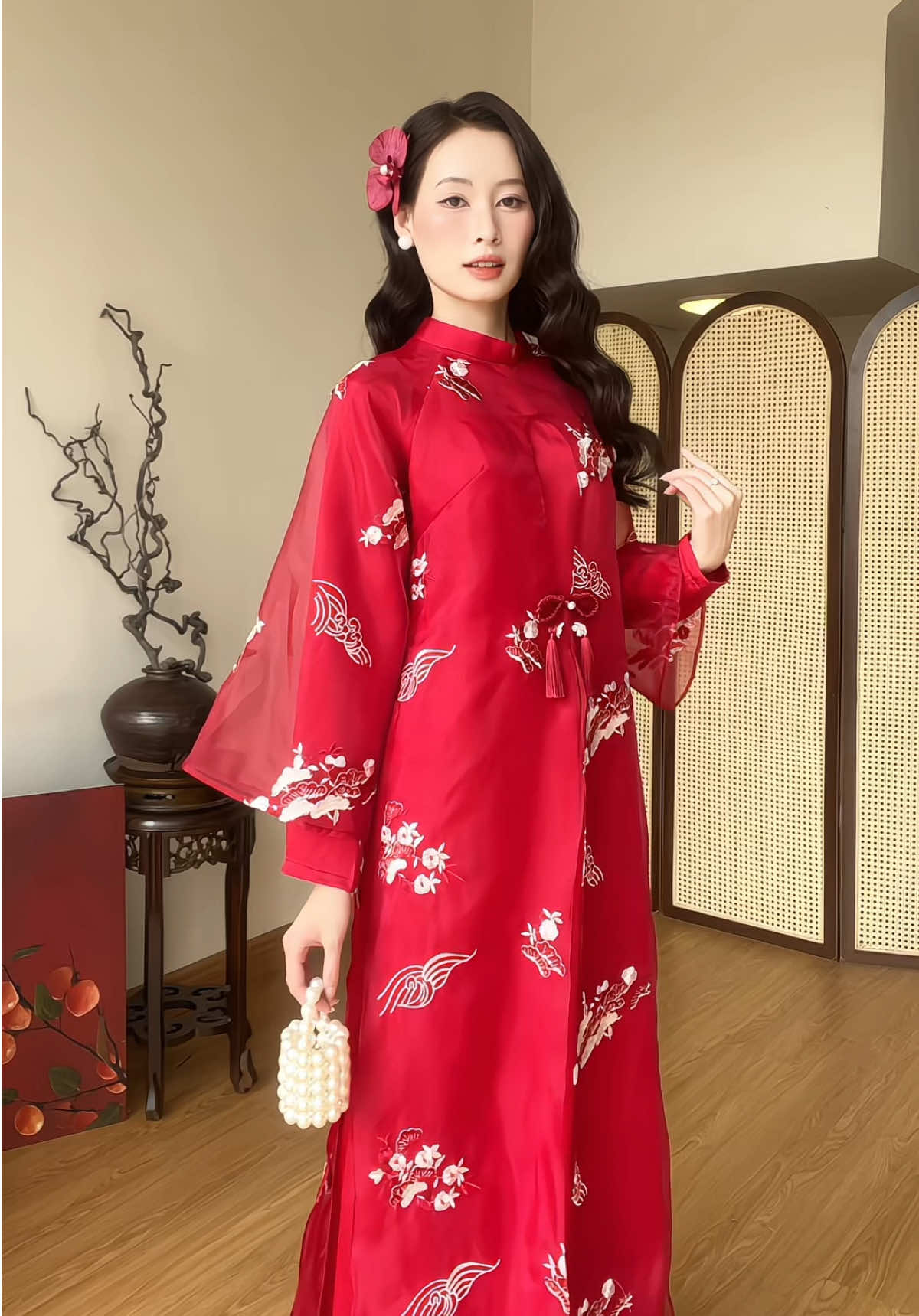 ÁO DÀI KHUYNH SẮC  Sắc đỏ duyên lành, thêu nên ngày mới. Cô dâu trong tà dài rực rỡ, đẹp tựa nàng xuân #SD441 #lanadesignvn #thờitrang #aodaivietnam 