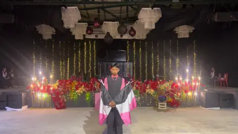 Dance Tamborin Banners GKPMI Nazareth Kuripasai, Persembahan Natal dan HUT Gereja yg ke 16 Tahun  (maaf video di edit krna pas rekam hp nge Lag dan putus, sempat pasrah tpi Puji Tuhan bisa rekam bagian tengah sampai akhir dgn aman) yg gelap itu kita take ulang setelah selesai ibadah dan setelah pulang dan mau edir bru sadar kalau lampu harusnya terang bukan gelap😭 alhasil niat mau disambung agak aneh🥹 maafkan aku 😬🙏🏻 #Natal #Tanners #TannerdMalut #Tamborin #Banners @Zaaaaa @Aristaaaajn @🫦 @🐬 @🪿 