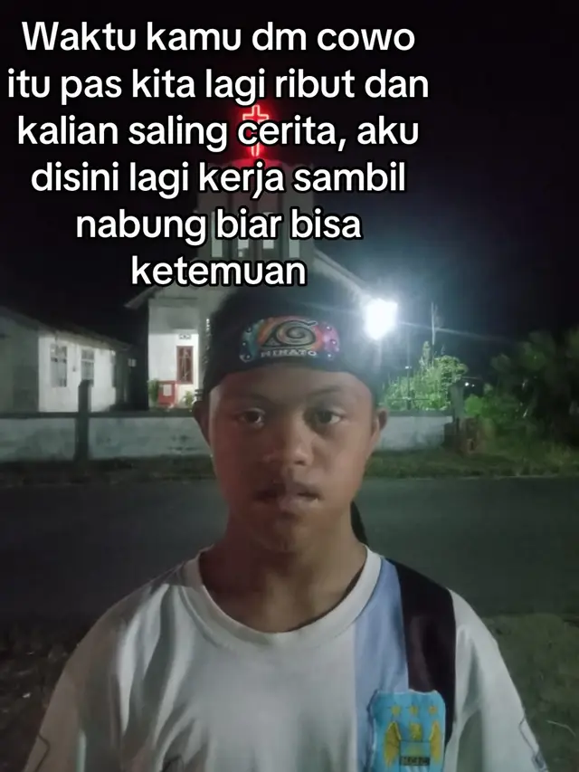 Air mata jatuh, hati terasa berat, kesedihan tak terhingga , aku sendirian di dunia ini