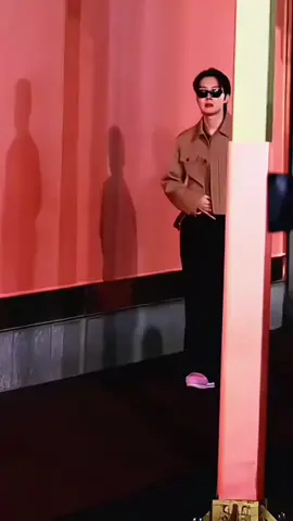 suka bgt gaya bang hobii di sini petantang petengteng nya 😂🫶😻😻💜💜💜#jhope #hobibts #btsarmyforever #apobangpo💜 #pyfツ 