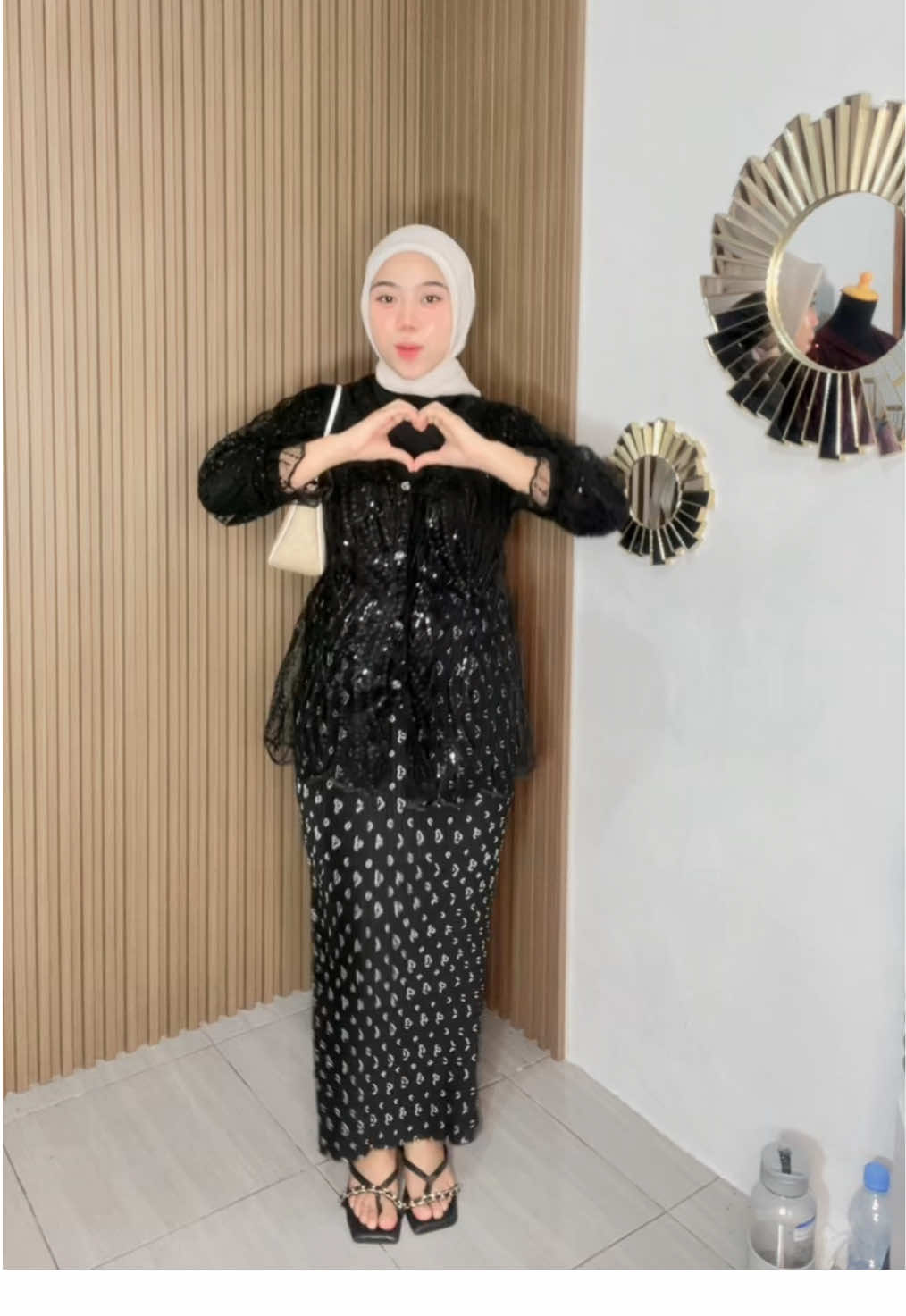 Syafina outer cantik🥰💅🏻#promomakanharian #promomakangajian #OOTD #ootd kondangan non heels #kondanganoutfit 