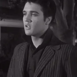 this was so hard to make with one hand.  scp @Gabs #elvis #elvispresley #elvispresleyfans #elvisedit #elvispresleyedit 